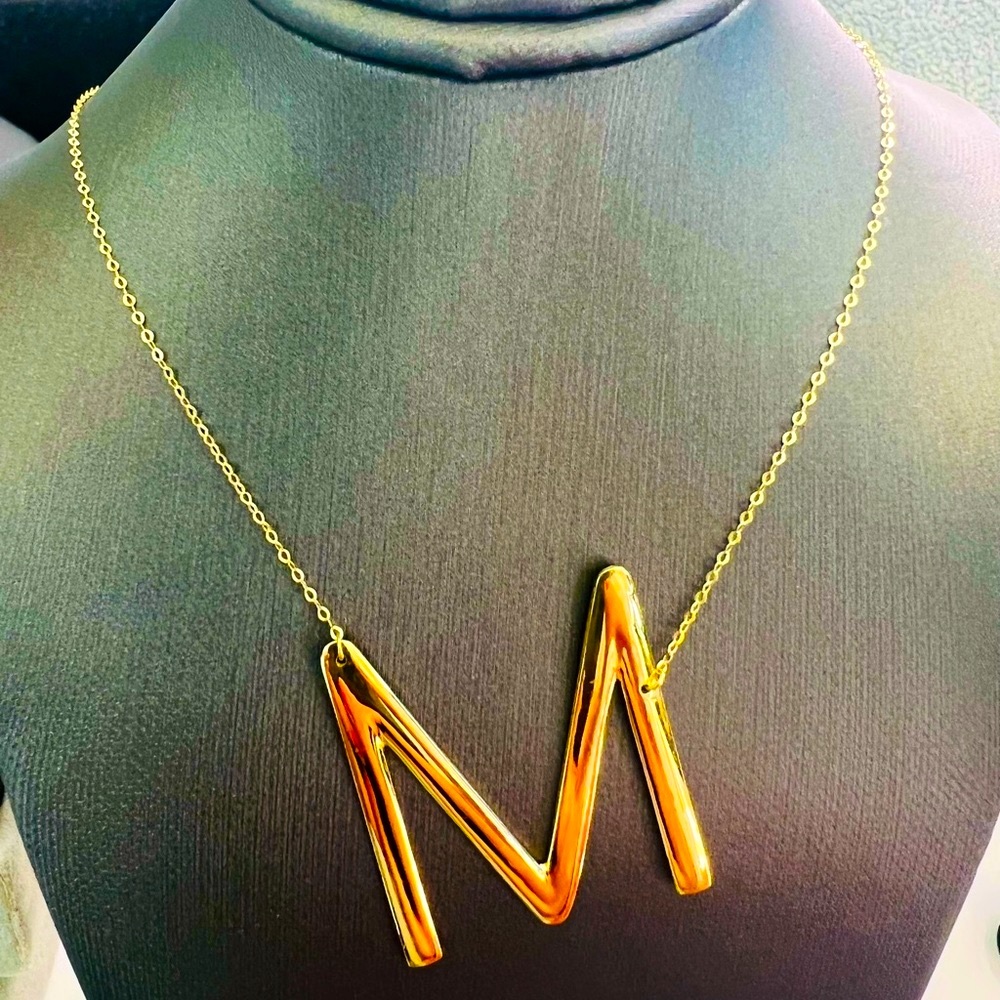 ‼️Sale‼️Real 18K Dubai/Saudi Gold M pendant Necklace